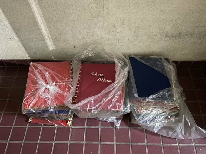 詰まれたアルバム