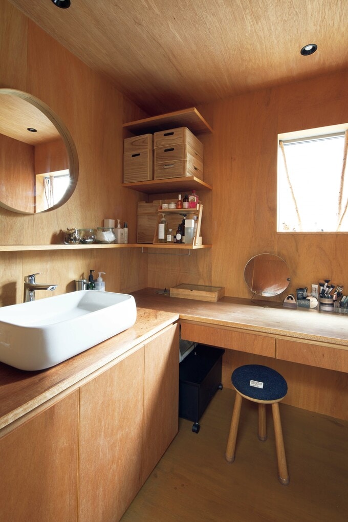 洗面室のL字型カウンター