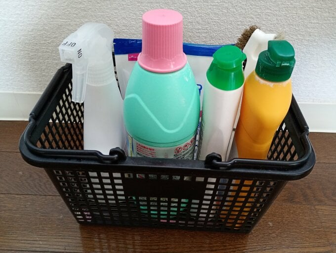 洗剤類はカゴにひとまとめ
