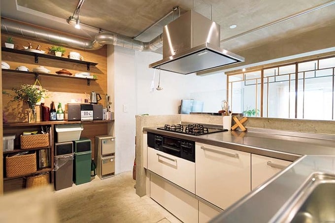 作業スペースの広いL字型キッチン