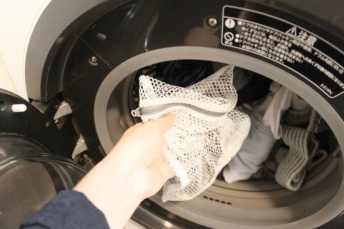 ネットを洗濯機に入れる