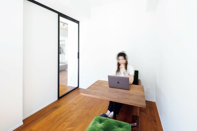 ワークスペースで作業するOさん