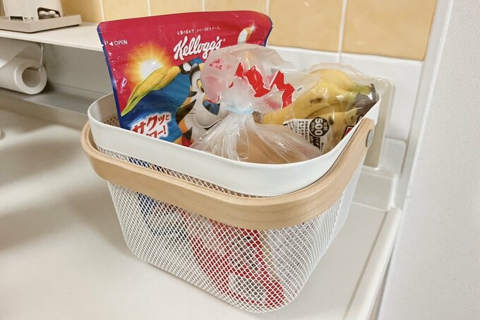 朝食セットはまとめてバスケットに