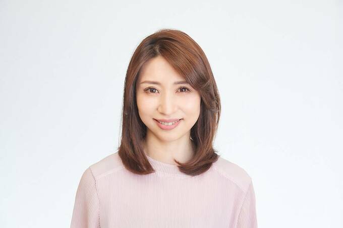 ふんわり斜め前髪の女性