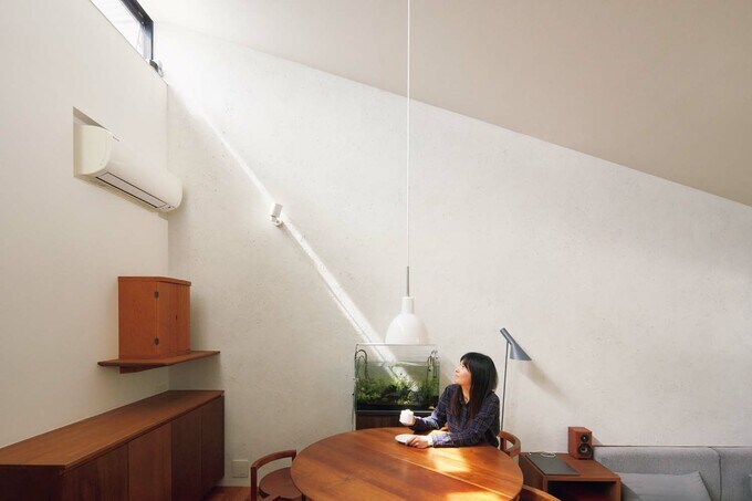 光が降り注ぐダイニング