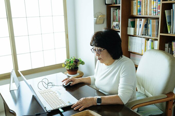 パスコン作業をする足立さん