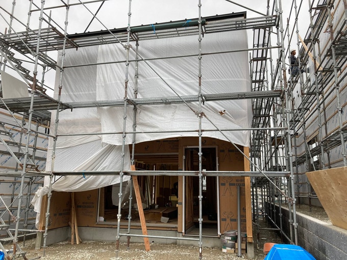 建設工事中の家