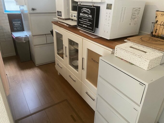 食器棚と冷蔵庫