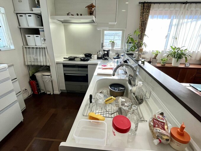 カオス状態を隠してくれる腰壁はズボラさんの強い味方。