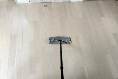 ふいてもすぐにベタつく…「キッチン・リビングの床」がスッキリする掃除術。家にあるもので簡単！