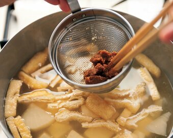 具を入れるタイミングでぐっとおいしくなる！基本のみそ汁のつくり方