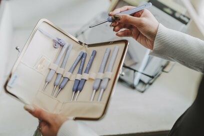 「かぎ針編み」に夢中になる人が急増中。スマホを見る時間が減り、だれでもすぐ楽しめる魅惑の世界