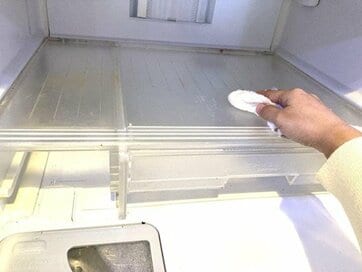 秋のうちに「冷蔵庫・冷凍庫」をピカピカに。年末がラクになる、季節の掃除アイデア