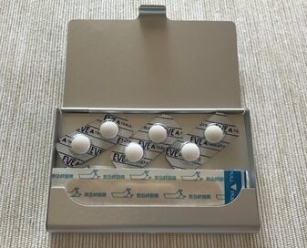 100円ショップのアルミ名刺入れが、救急箱やコスメケースにちょうどいい