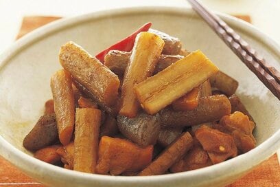 鶏肉のうま味あふれる「ゴボウと鶏肉の炒り煮」。甘辛味に白いご飯が止まらない！