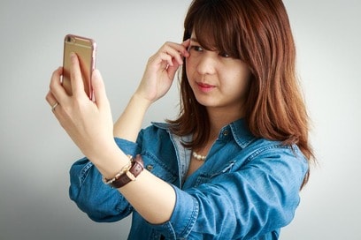 スマホで疲れ目の人に朗報！料理は目のトレーニングになる!?目にいいレシピも！