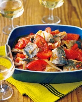 魚をさっぱりおいしく食べられる。トマトたっぷりマリネのレシピ