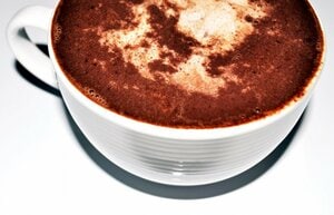 お好みで、生クリームをそのまま、またはホイップして入れたらでき上がり。