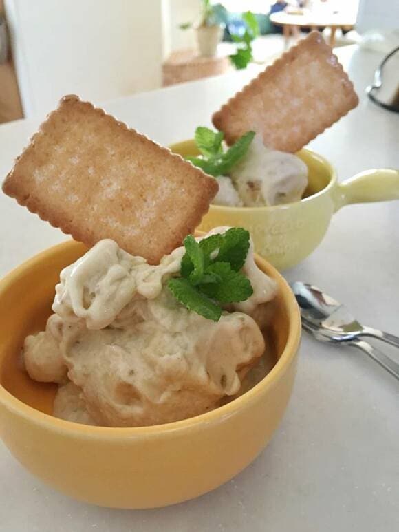 コップにアイスクリーム