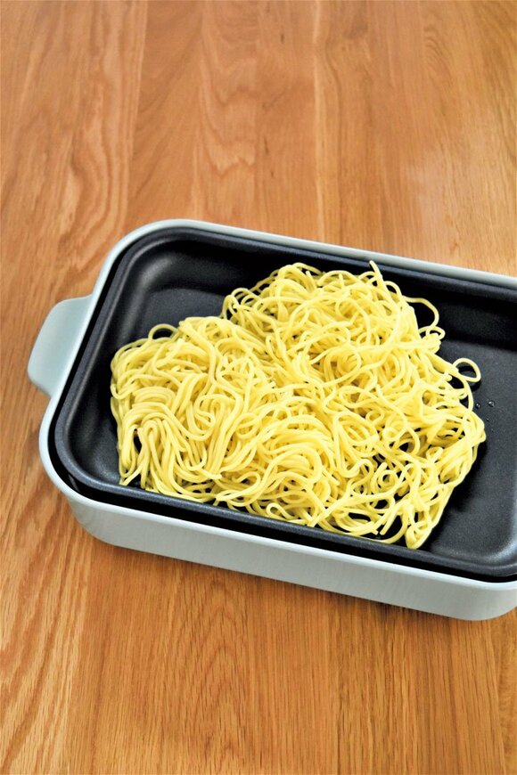 ホットプレートに焼きそば