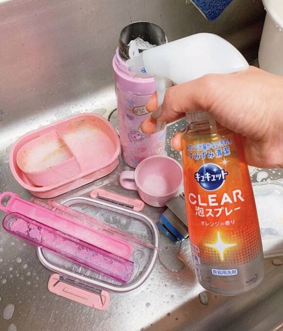 お弁当箱にスプレー