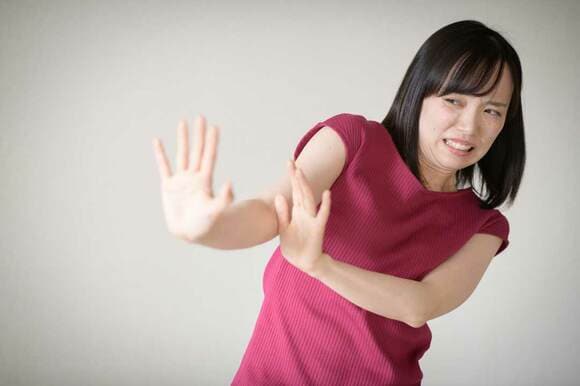 義理の親戚には、なかなかはっきり「NO!」とは言えないもの(写真はイメージです)