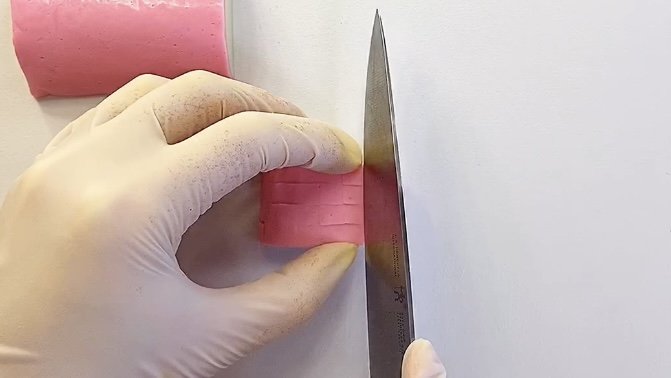 かまぼこを格子状になるようにスライス