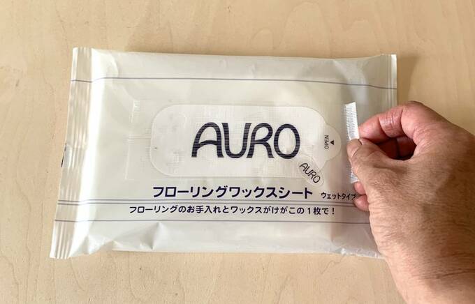 養生テープをウェットシートのフタとして使っている様子