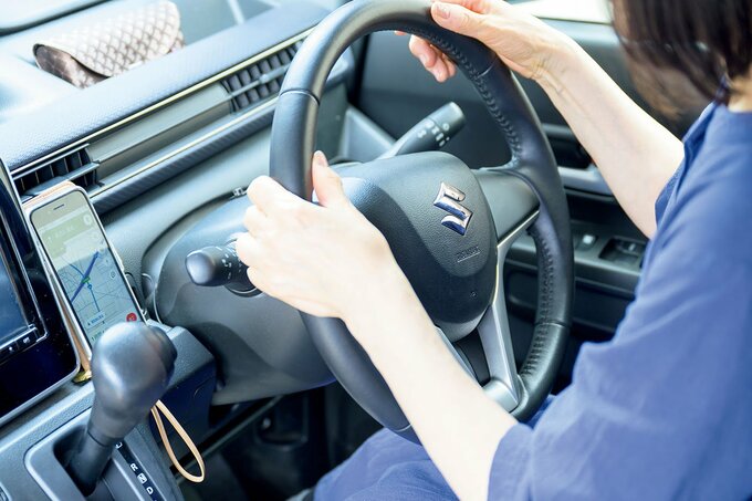 ドライブする女性