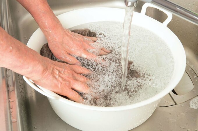 お湯を出しながらすすぐ