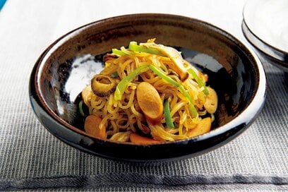 笠原将弘さんの冷めてもおいしい「カレーしらたき」レシピ。ササっとつくれてお弁当にもぴったり