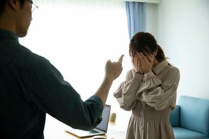 セックスレス夫の経済的DV。私は家政婦扱い・母のこともバカにされて…：50代・由佳さんの場合1