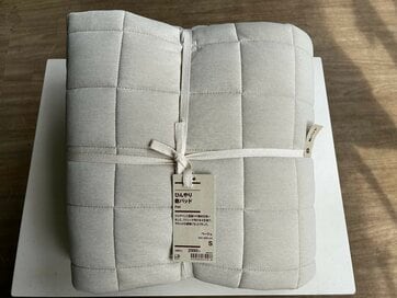 無印良品「ひんやり敷パット」を使ってみた。冷えすぎず心地いい肌ざわり