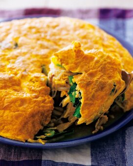 麺の代わりにしらたきでダイエット。迫力満点のオムそばレシピ