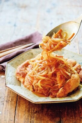 鶏胸肉がカリッジュワッ。フライパン1つでつくる「鶏肉の和風野菜あんかけ」