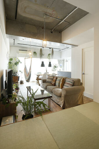 躯体現しのリビングダイニング