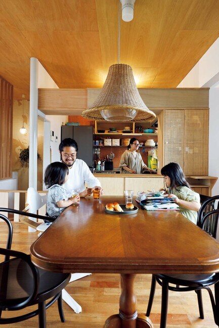 味わいのあるダイニングテーブル