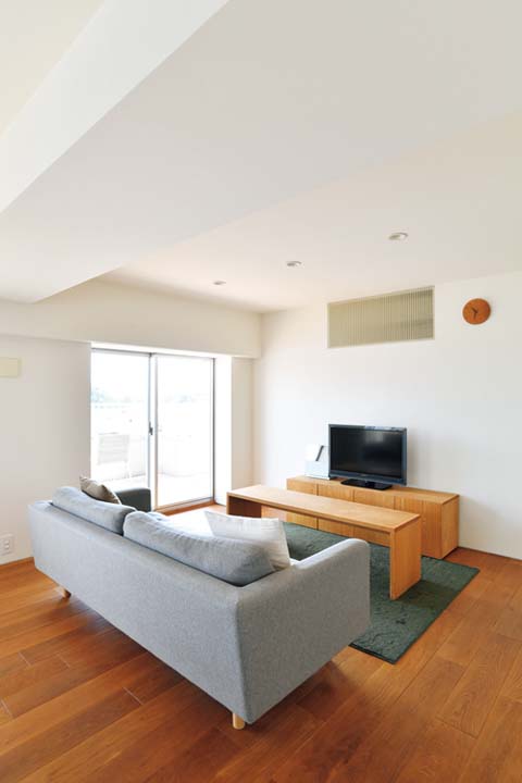 ソファとテレビのあるリビング