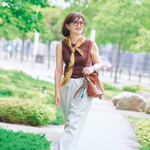夏コーデの女性