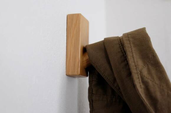 「壁に付けられる家具」シリーズのフック