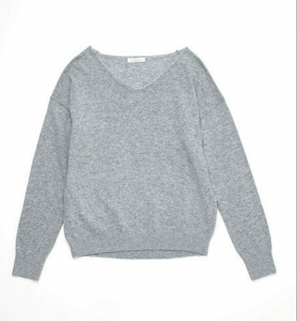 Vネックニット