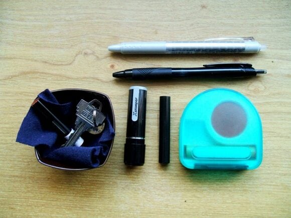 カサや靴ベラ、文房具など、玄関回りのもの