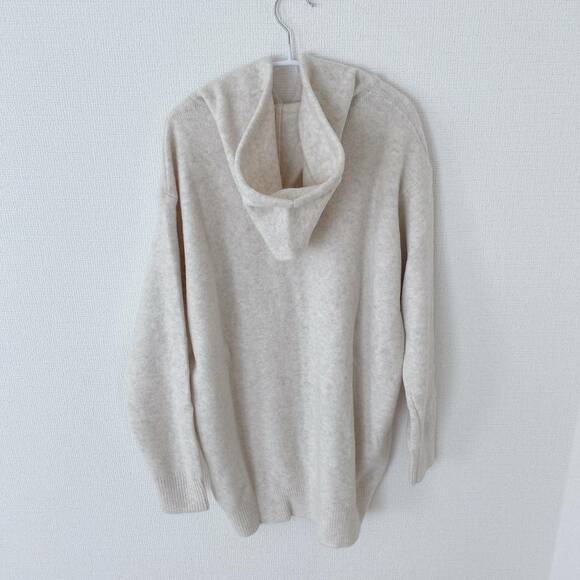 スフレヤーンロングプルパーカうしろ