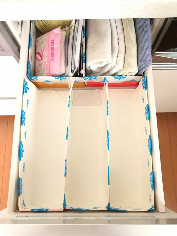 引き出しに牛乳パック