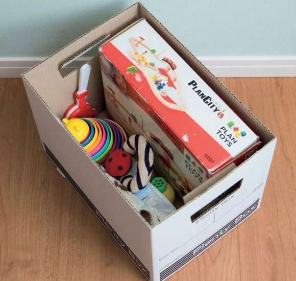 ボックスに入ったおもちゃ