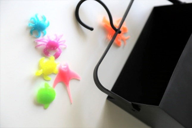 子どものオモチャとピンチバスケット