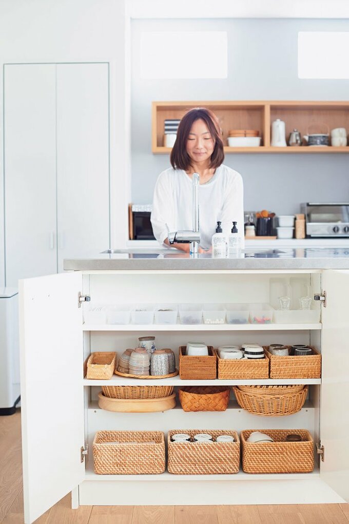 ダイニングに面したカウンター棚の左側