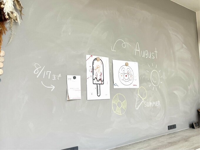 掲示物をマグネットで留めて掲示板風に