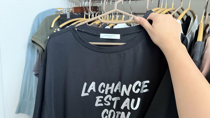 黒のTシャツ