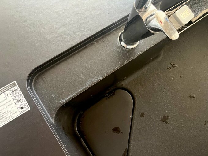 シンクに付着した白い汚れ